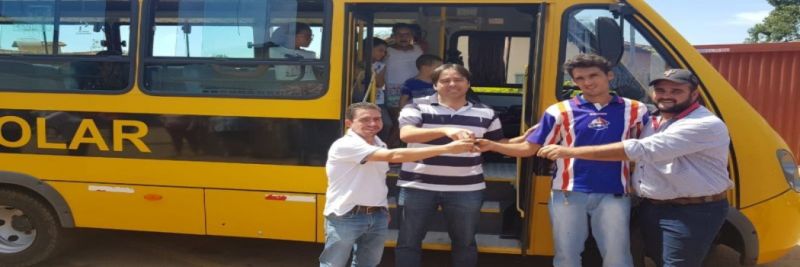 Distrito de São José da Antinha recebe ônibus para a educação.